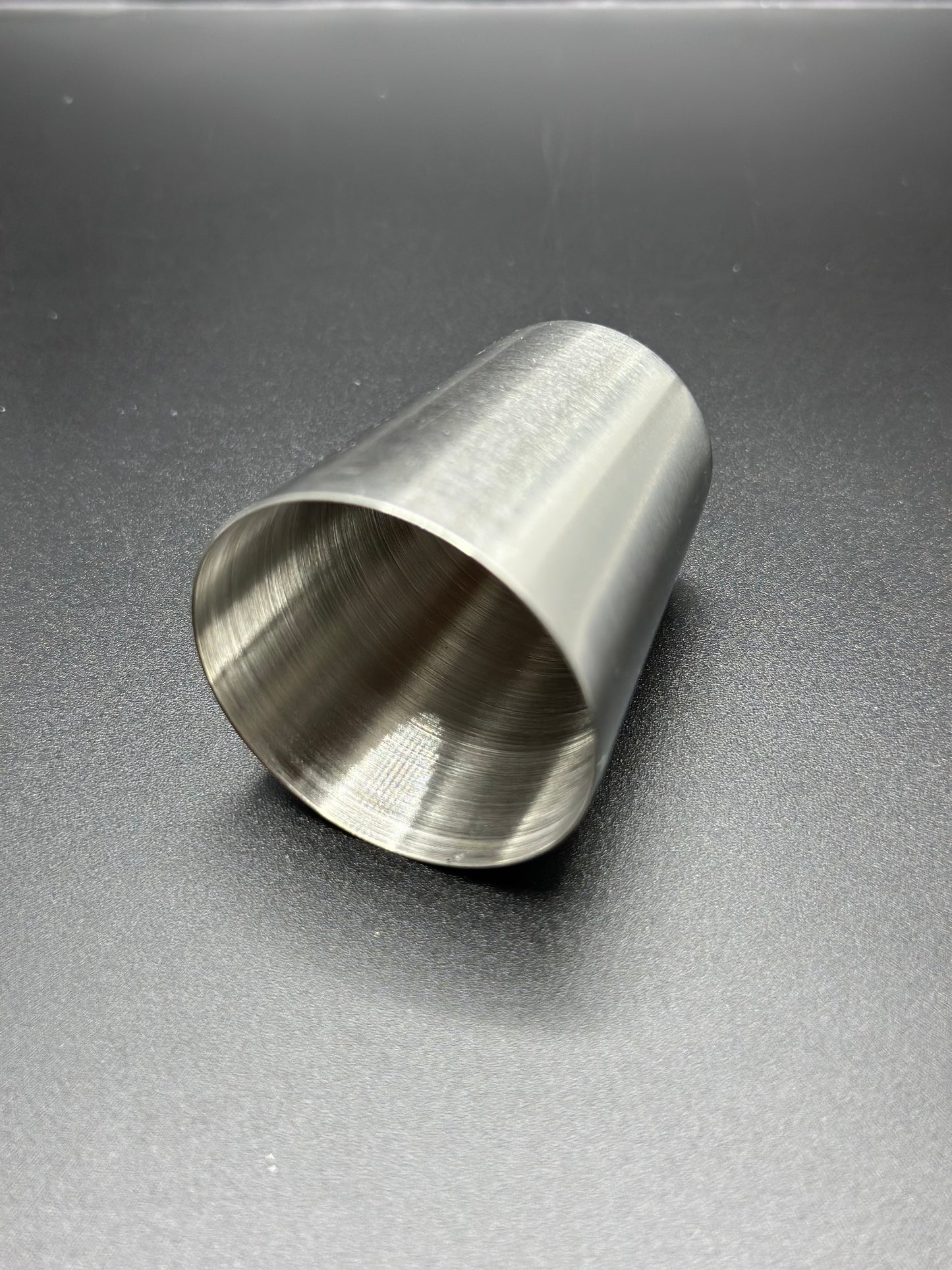 Camping-Schnapsbecher (4 Stück) aus Edelstahl - das hat Stil! - im Lederetui