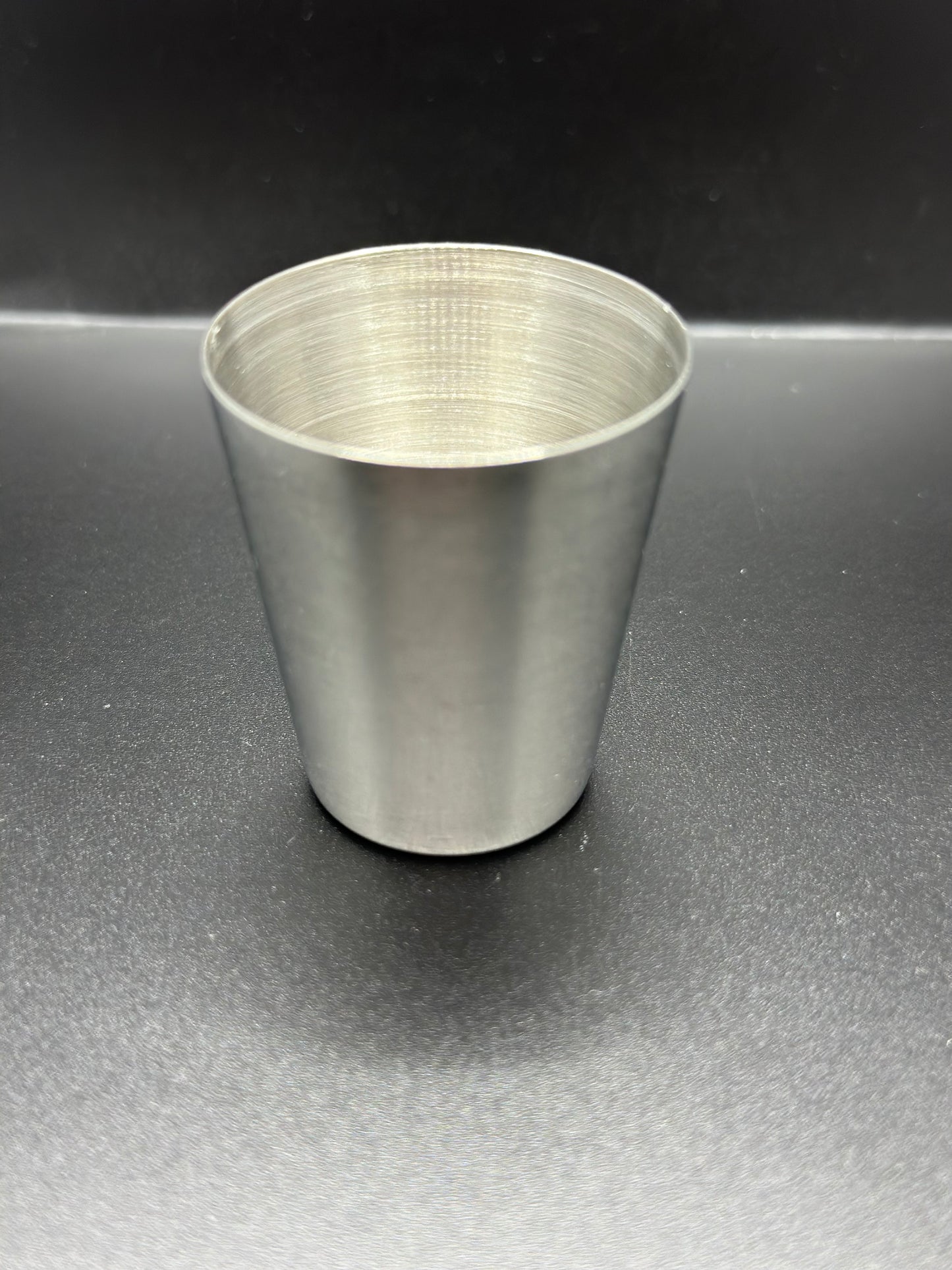 Camping-Schnapsbecher (4 Stück) aus Edelstahl - das hat Stil! - im Lederetui